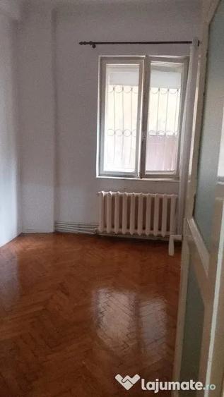 Apartament cu 3 camere decomandat în Universitate