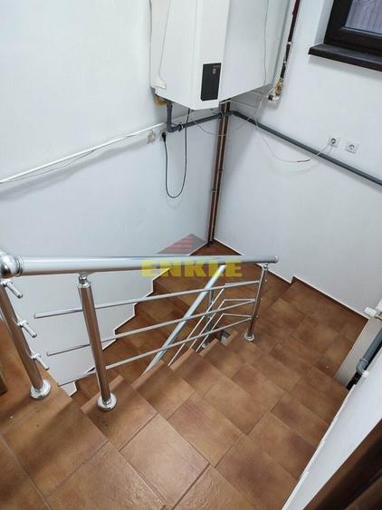 Casă individuală cu 5 camere cu Canalizare în Periferie