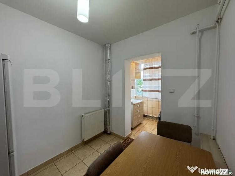 Apartament cu 3 camere decomandat în Sărari
