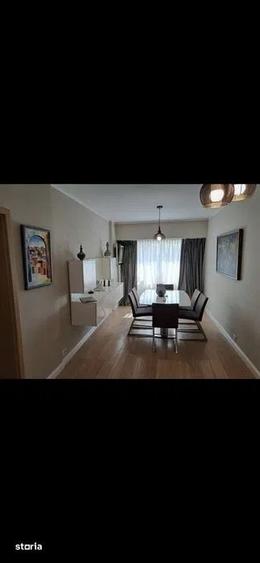 Apartament cu 4 camere decomandat în Victoriei