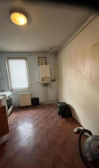 Apartament cu 4 camere decomandat în Astra