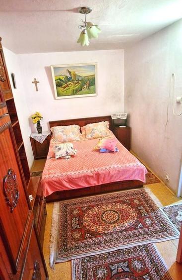 Apartament cu 3 camere semidecomandat în Km 4