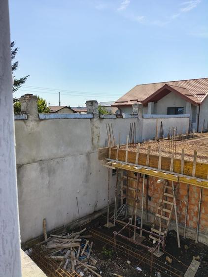 Casă individuală cu 5 camere cu Canalizare în Central