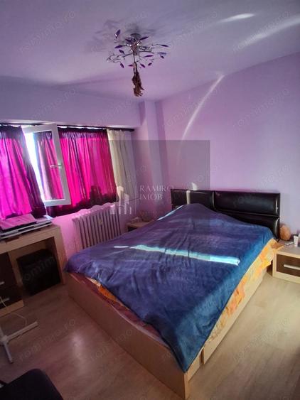 Apartament cu 3 camere semidecomandat în Gorjului