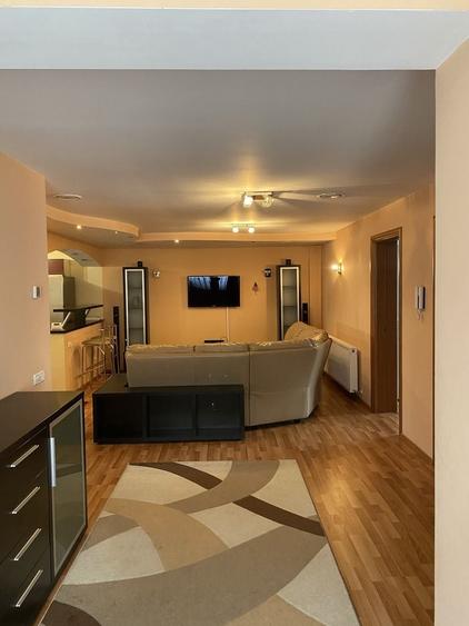 Apartament cu 3 camere decomandat în 1 Mai