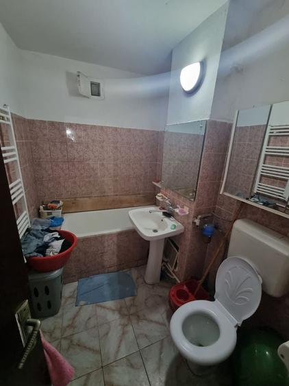 Apartament cu 4 camere decomandat, mobilat în Dacia