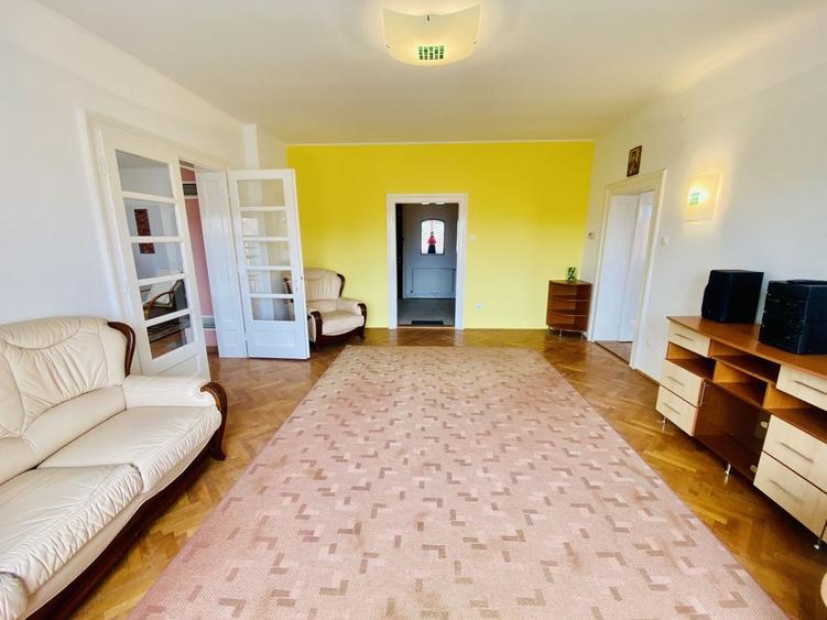 Apartament cu 4 camere în Sub Arini
