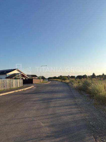 Teren de 17400 mp, în Stupini