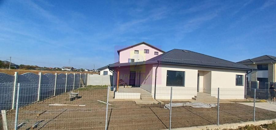 Casă individuală cu 3 camere cu Teren 400 Mp în Săbăreni