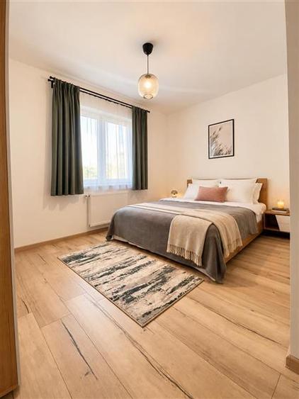 Apartament cu 3 camere decomandat în Tractorul