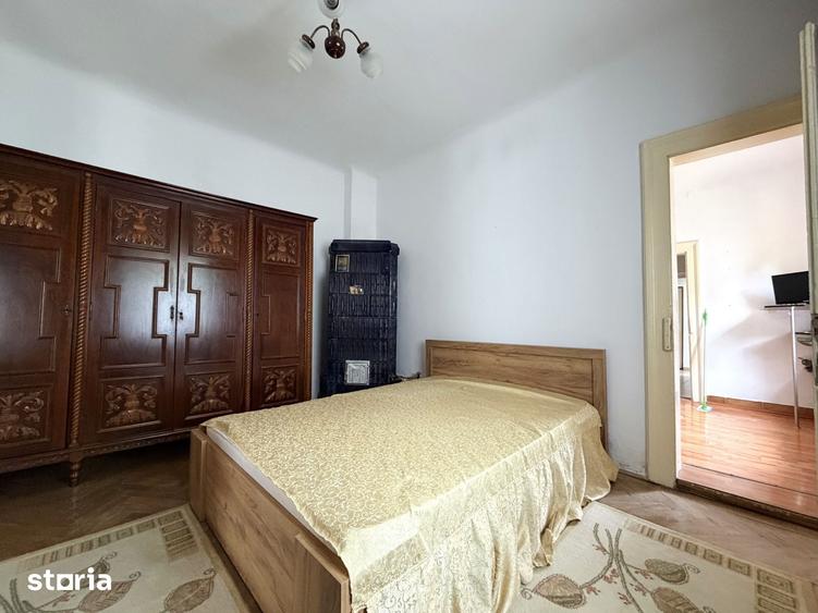 Casă cu 5 camere cu Teren 430 Mp în Mihai Bravu