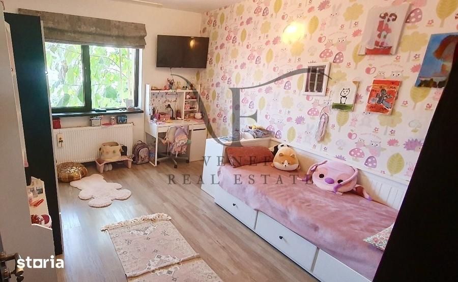 Casă cu 8 camere cu Teren 328 Mp în Dristor