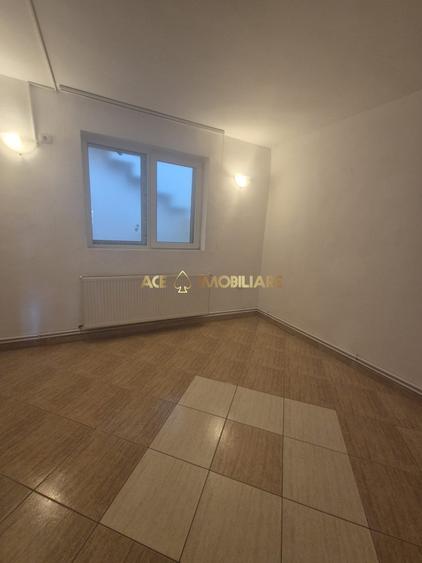 Apartament cu 3 camere decomandat, mobilat în Vitan