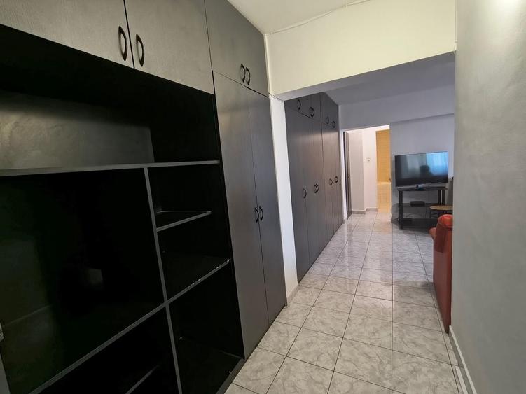 Apartament cu 3 camere semidecomandat, mobilat în Panduri