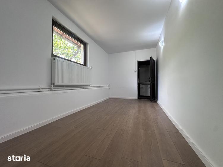 Casă cu 6 camere cu Teren 1532 Mp în Gura Vadului