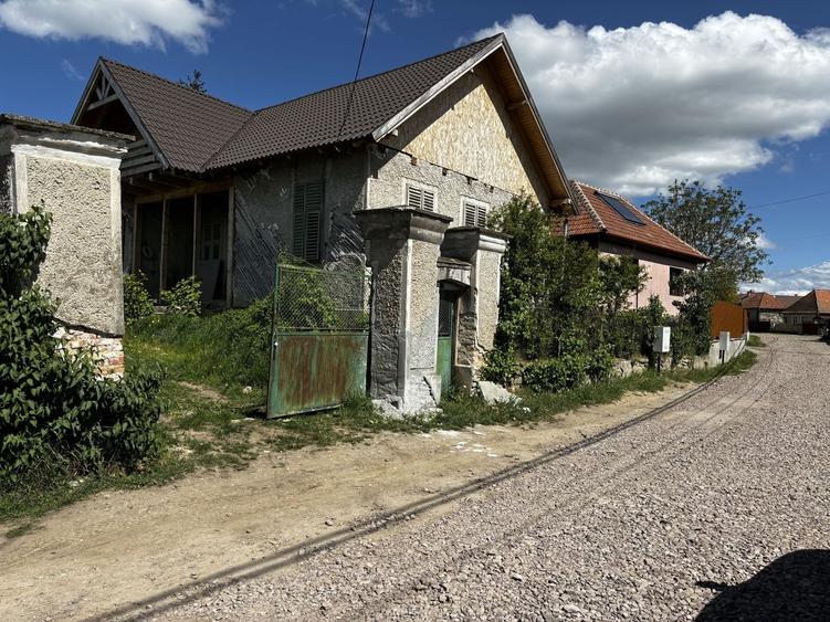 Casă individuală cu 4 camere cu Canalizare în Central