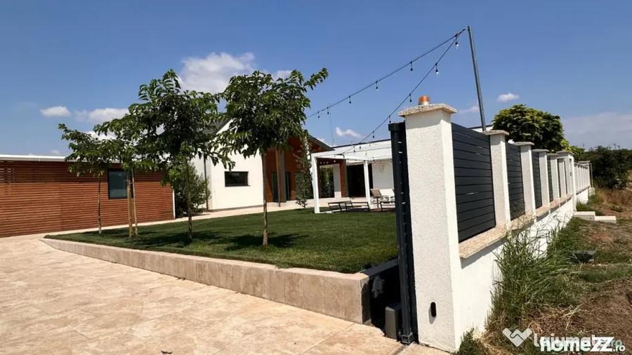 Casă cu 5 camere cu Teren 1120 Mp în Plaiul Vulcanești