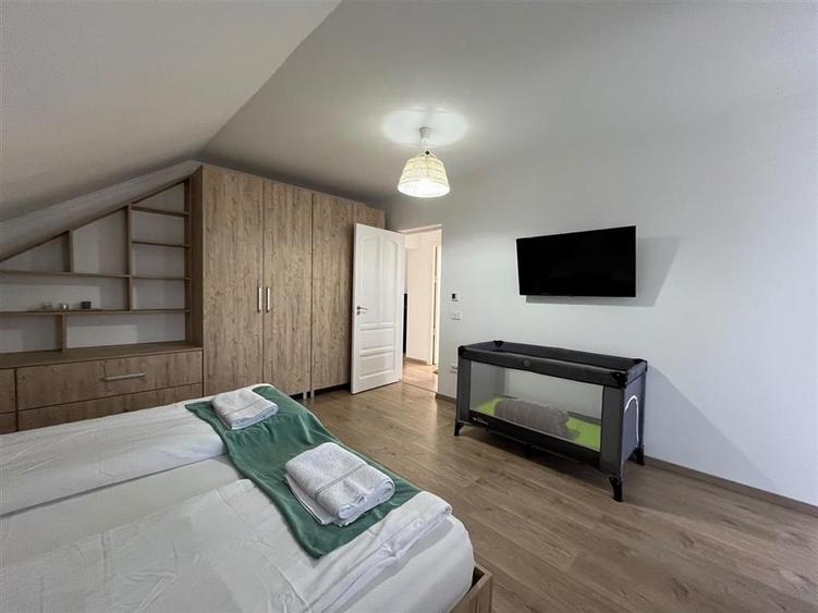 Casă cu 6 camere cu Teren 660 Mp în Sânmartin