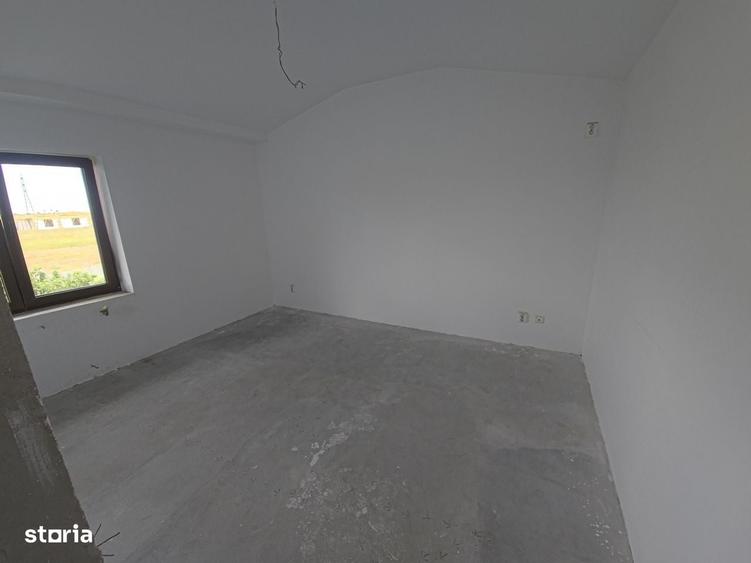 Casă cu 4 camere în Cumpăna