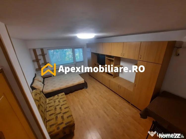 Garsonieră decomandată în Central