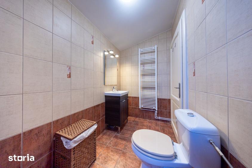 Casă cu 10 camere cu Teren 630 Mp în Bunloc