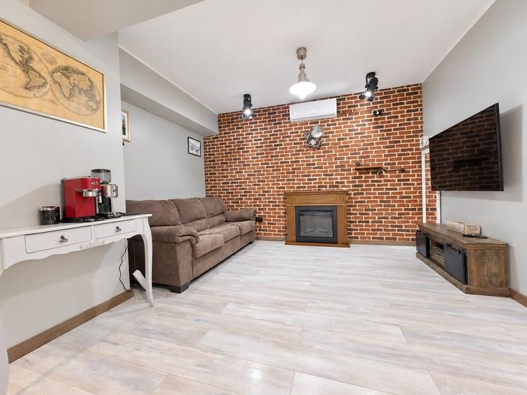Apartament cu 2 camere semidecomandat în Casa de Cultură