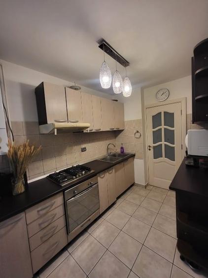 Apartament cu 4 camere decomandat în Brâncoveanu
