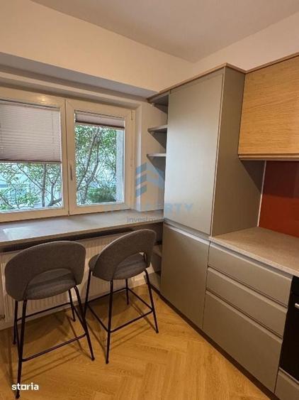 Apartament cu 3 camere în P-ța Victoriei