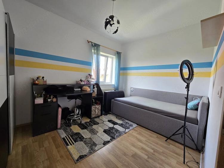 Apartament cu 3 camere decomandat în Dumbrăvița