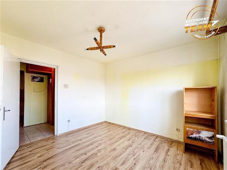 Apartament cu 3 camere decomandat, mobilat în Ciucului