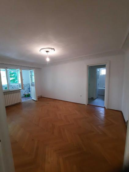 Apartament cu 3 camere decomandat în Hipodrom