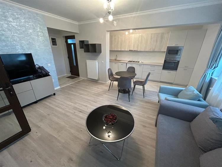 Apartament cu 3 camere decomandat în Albert