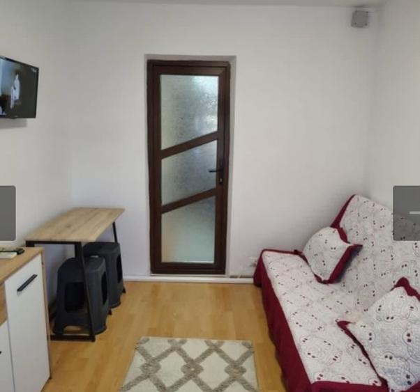 garsonieră zona cet mobilată utilată  19 mp - 4