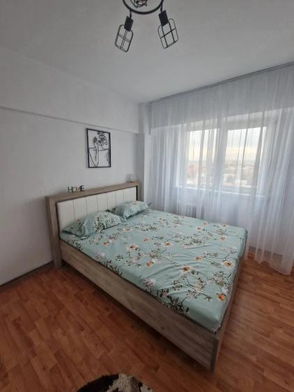 Apartament cu 4 camere decomandat în Rovine
