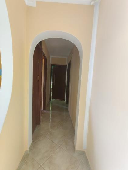 Apartament cu 3 camere decomandat, mobilat în Micro 4