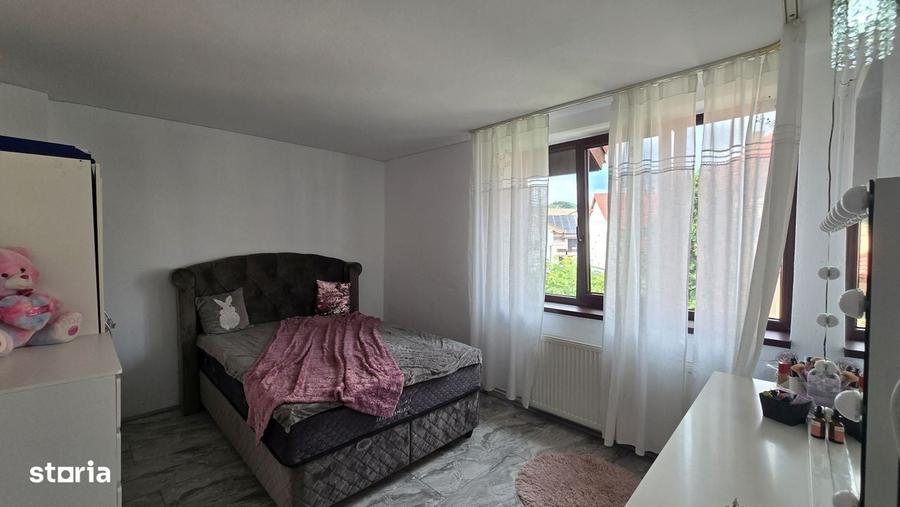 Casă cu 4 camere decomandat în Central