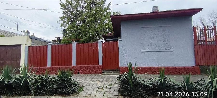 Casă cu 4 camere cu Teren 200 Mp în Central