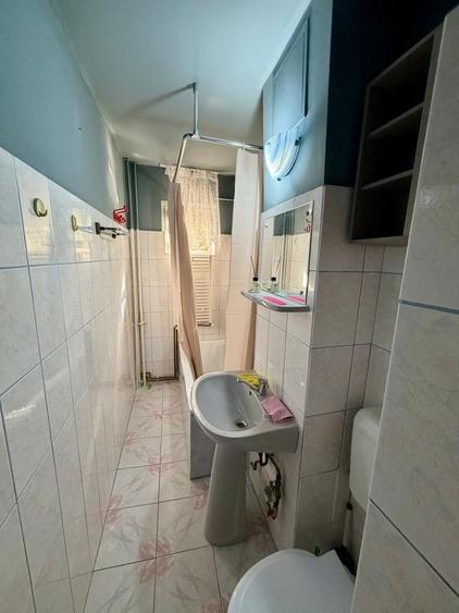 Apartament cu 2 camere semidecomandat, mobilat în Badea Cârțan