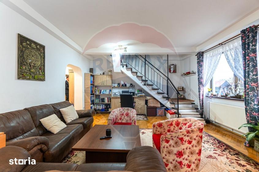 Casă cu 8 camere cu Teren 7150 Mp în Ozun