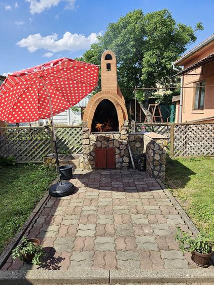 Casă cu 4 camere în Bârzești