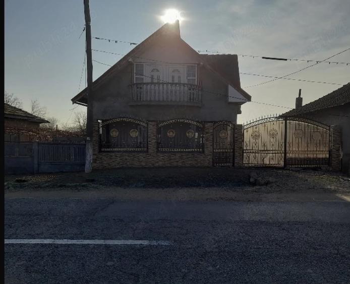 Casă cu 3 camere cu Teren 12 Mp în Traian