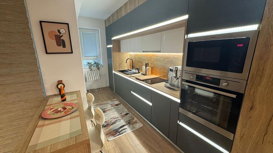 Apartament cu 2 camere decomandat, mobilat în Central