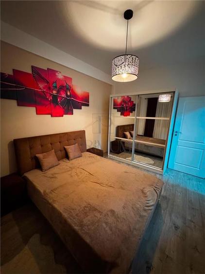 Apartament cu 3 camere semidecomandat în Soarelui