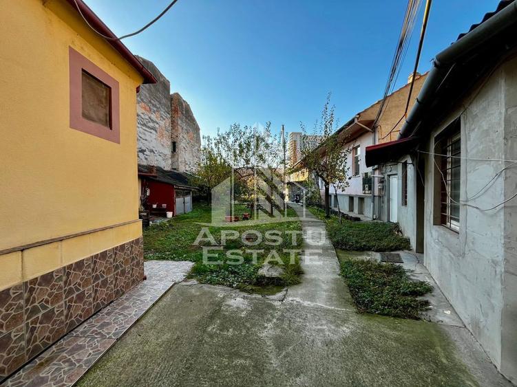 Apartament cu 3 camere decomandat, mobilat în Badea Cârțan