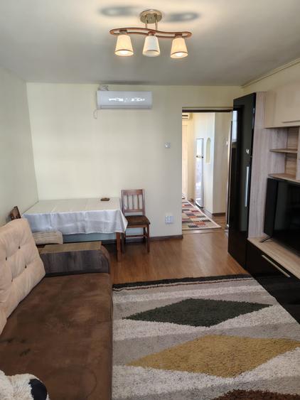 Apartament cu 3 camere semidecomandat în Drumul Taberei