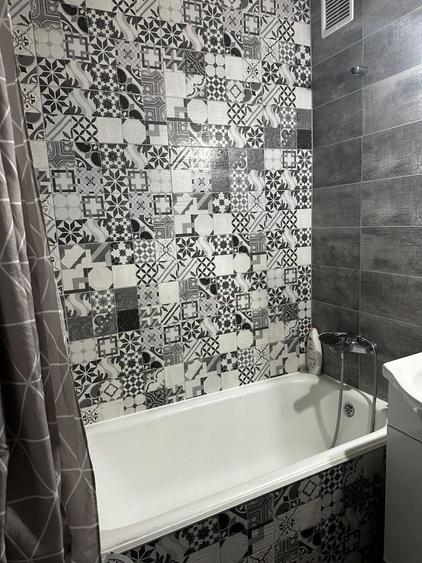 Apartament cu 3 camere semidecomandat în Debarcader