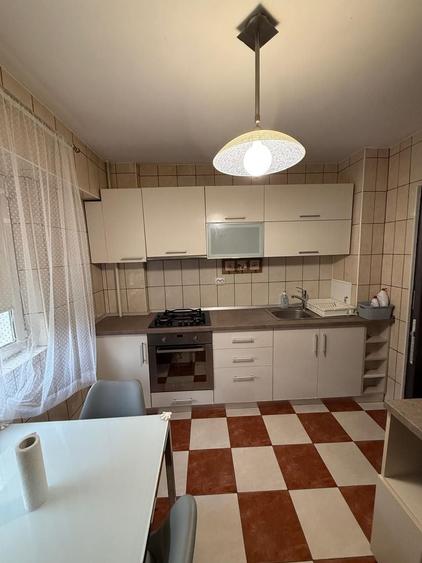 Apartament cu 3 camere decomandat în Banu Manta