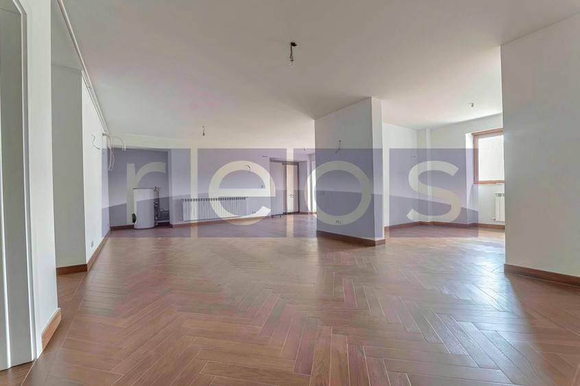 Apartament cu 3 camere semidecomandat în P-ța Dorobanți
