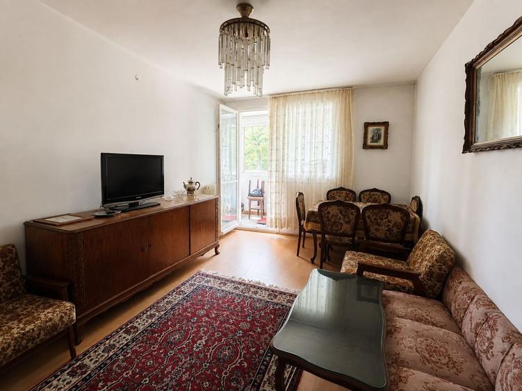 Apartament cu 3 camere semidecomandat în Titan