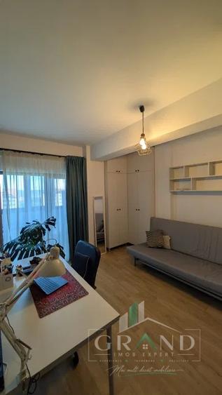 Apartament cu 3 camere semidecomandat, mobilat în Zorilor